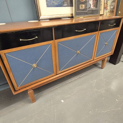 Lot 52 - A mid century retro sideboard H 79 W 145 D 43cm
