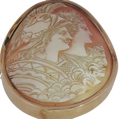 Lot 1108 - A large carved shell cameo brooch depicting...