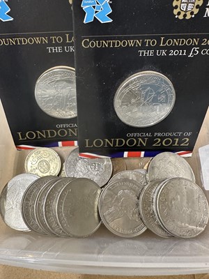 Lot 1114 - A mixed collection of coins and commemorative...