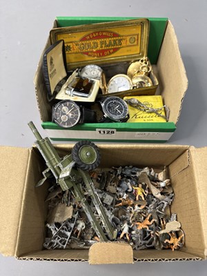 Lot 1128 - A mixed lot comprising a Ronson lighter, a...