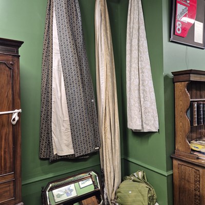 Lot 341 - A quantiy of various curtains