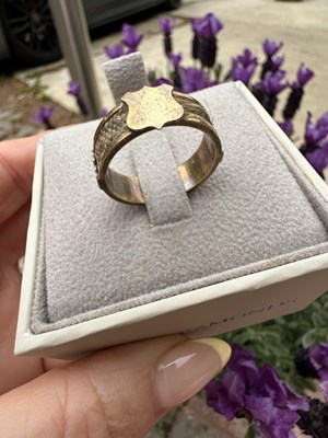 Lot 1160 - A Victorian unmarked 18ct gold mourning ring,...