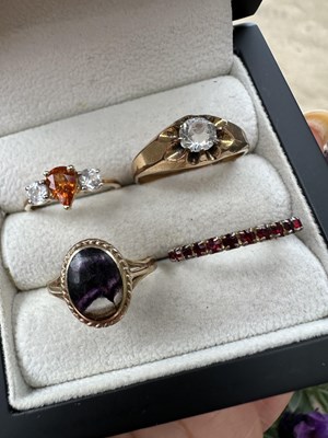 Lot 1162 - Two 9ct hallmarked gold rings; an oval...