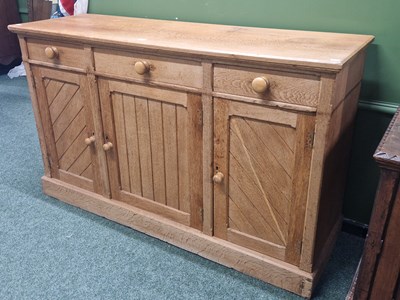Lot 1349 - An oak kitchen dresser base H 92 W 153 D 50xm