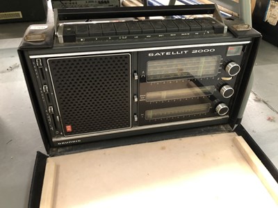 Lot 750 - A Grundig Satellit 2000 SW/LW radio
