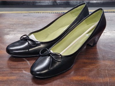 Lot 64 - Shoes - A pair of Franchetti Bond black heels...