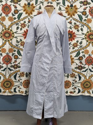 Lot 84 - Clothing - A gents 100% cotton dressing gown...
